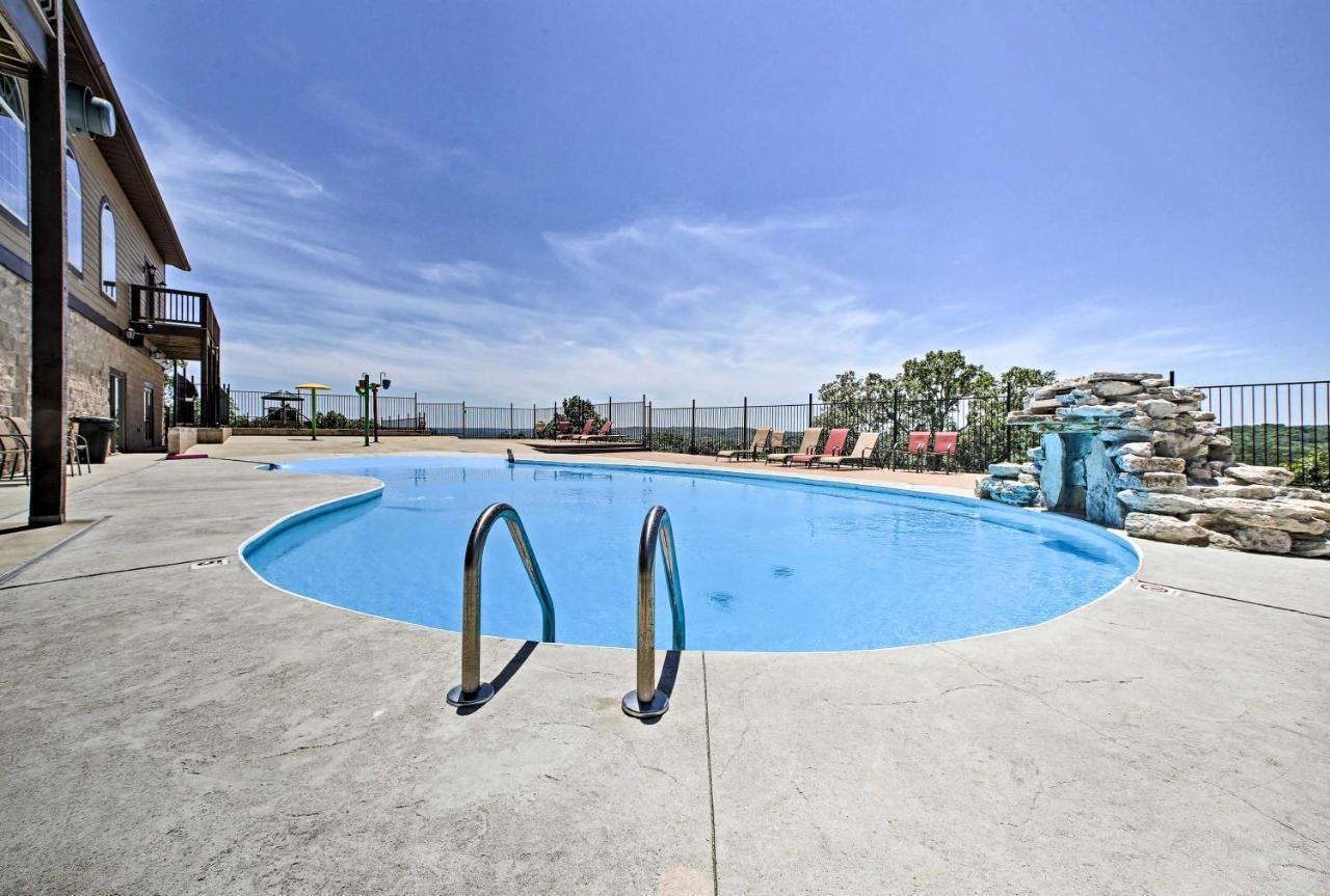 Apartament Luxe Branson Retreat With Mtn Views And Pool Access! Zewnętrze zdjęcie
