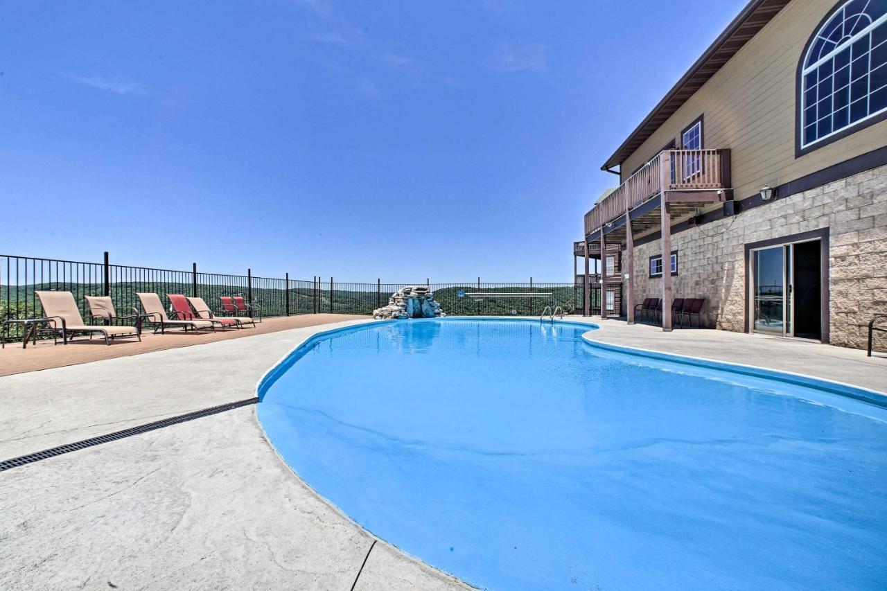 Apartament Luxe Branson Retreat With Mtn Views And Pool Access! Zewnętrze zdjęcie